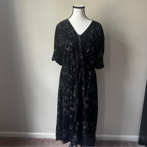 Bobeau | Dress | XL | Black with cream floral design, button front, front slit - Picture 2 of 5